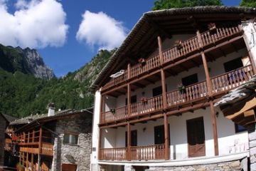 Nuova struttura di appoggio alla Grande Traversata delle Alpi (GTA) in località Rima.